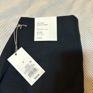 Target Brand.. skinny ankle 4 Regular, High Rise, Fitted Hip